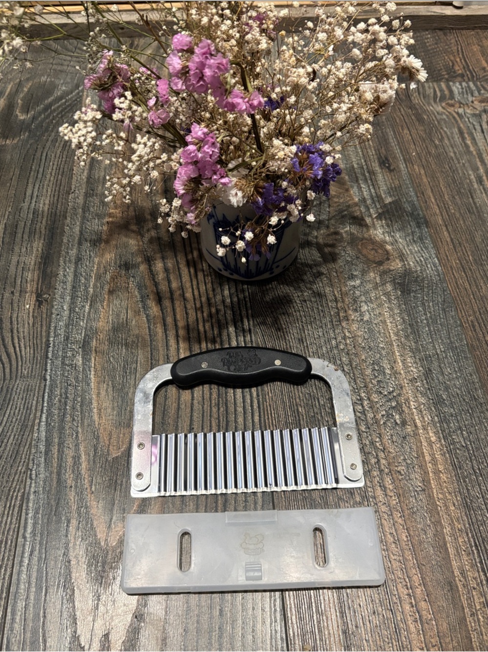 Pampered Chef Crinkle Cutter for Produce and Vegetables
